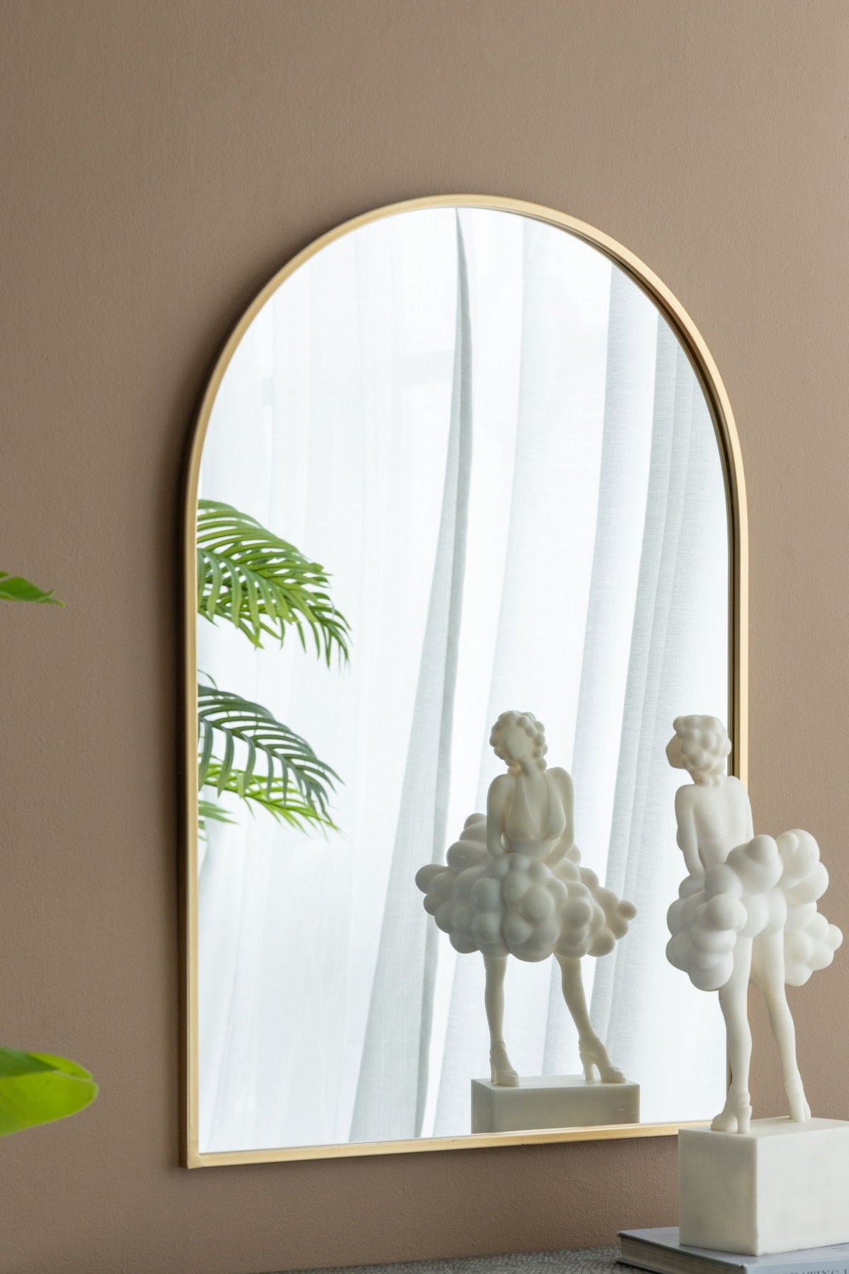 Elegant Arched Mirror With Metal Frame – Wall Mirror for Living Room, Bedroom, or Entryway