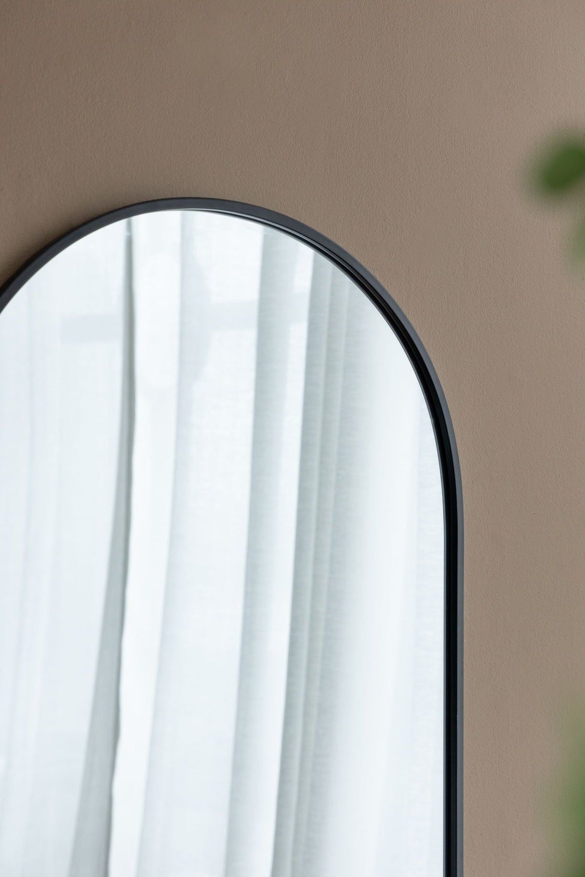 Elegant Arched Mirror With Metal Frame – Wall Mirror for Living Room, Bedroom, or Entryway