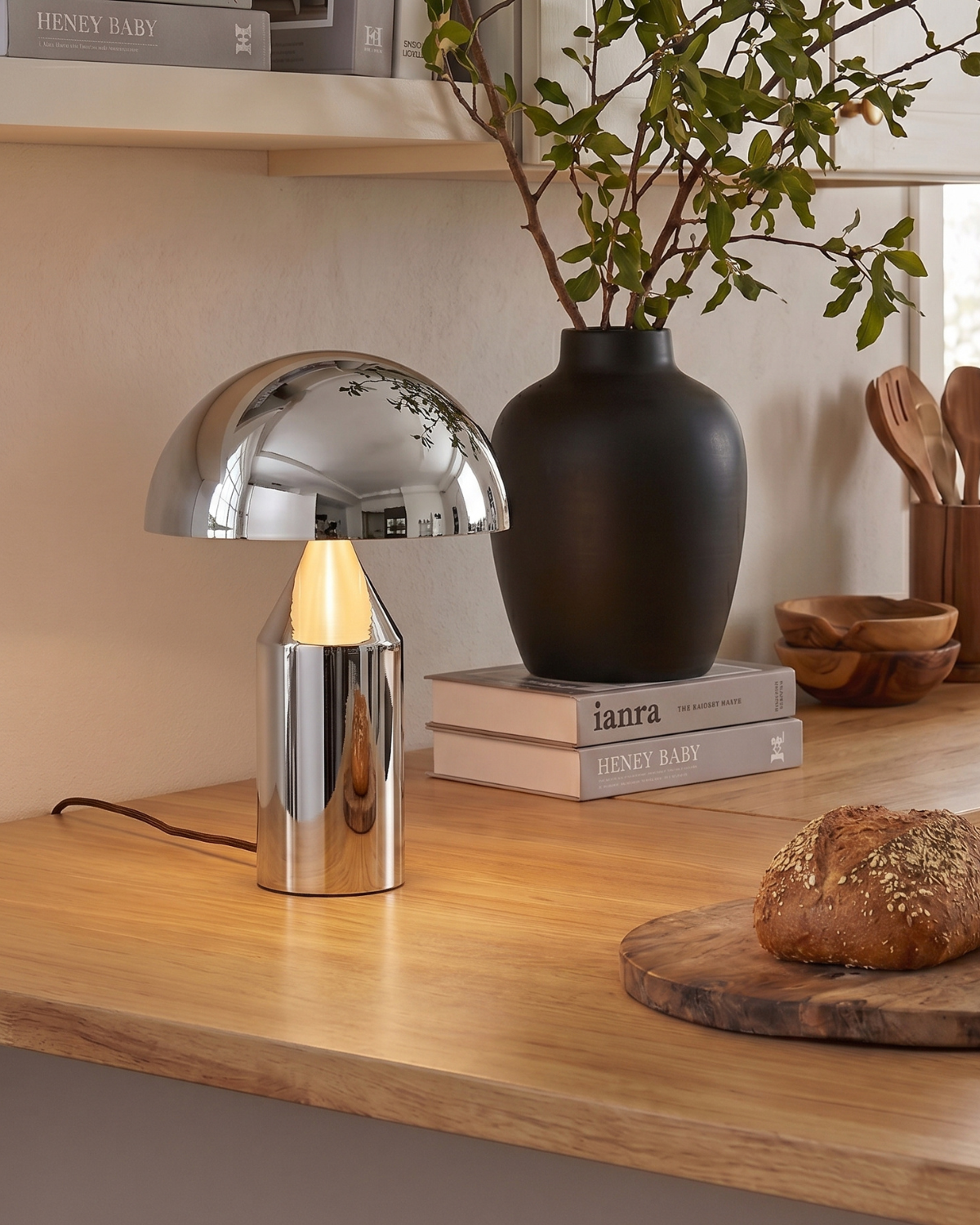 The Venus Table Lamp