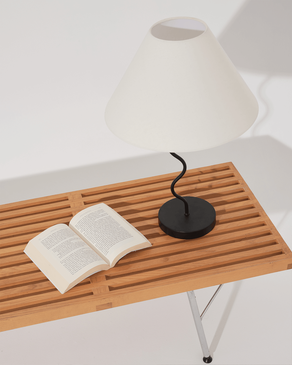 The Wavy Table Lamp