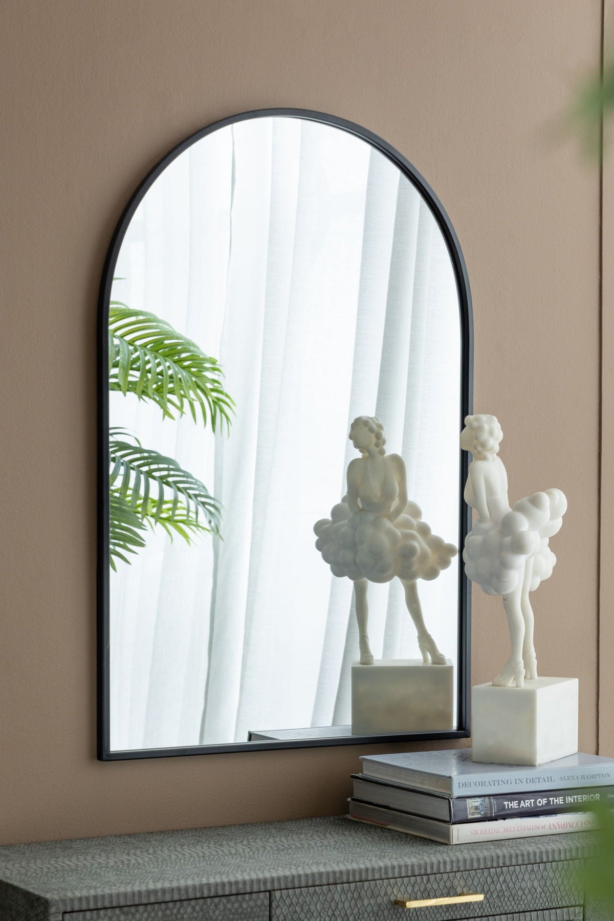 Elegant Arched Mirror With Metal Frame – Wall Mirror for Living Room, Bedroom, or Entryway