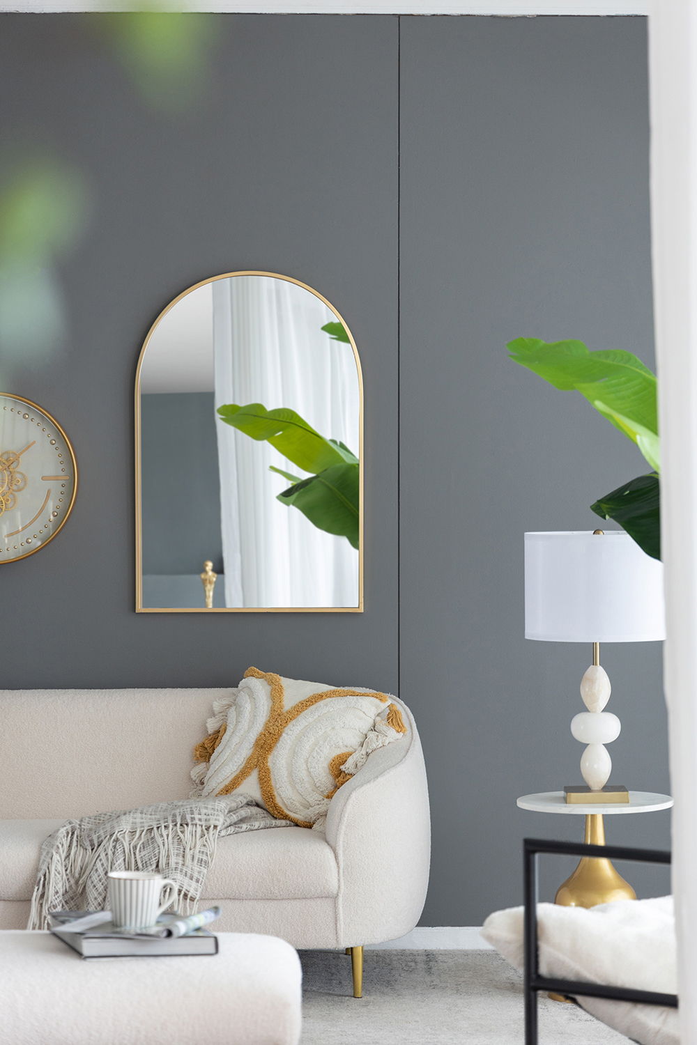 Elegant Arched Mirror With Metal Frame – Wall Mirror for Living Room, Bedroom, or Entryway